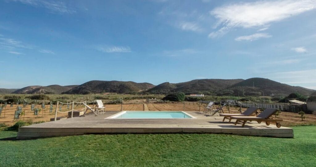 The pool at Hortas do Rio, looking to the hills